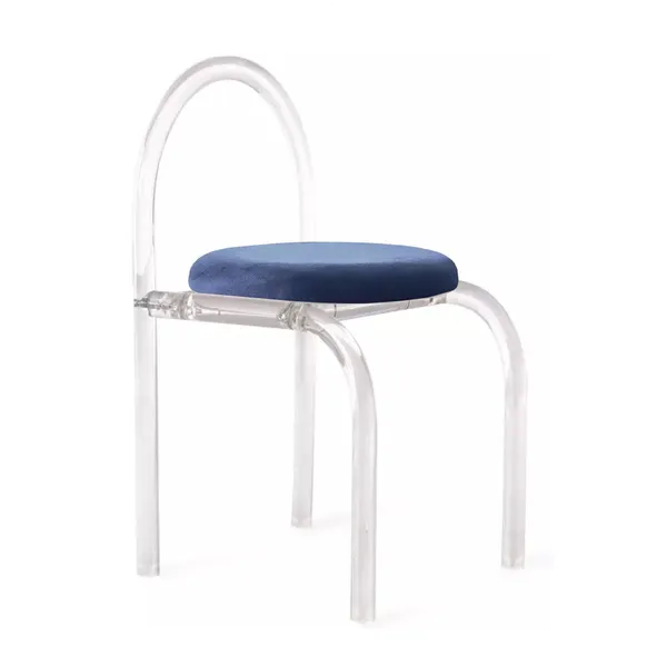 Прозрачный стул АРОНДИ с арочной спинкой и жемчужно-синей бархатной подушкой в аренду | Go Rent