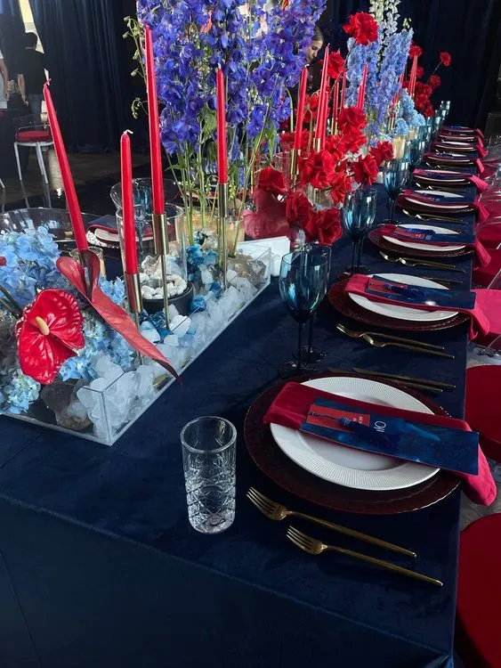 Бархатный сет с красными акцентами