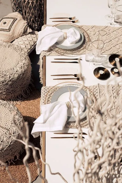 Бежевый бохо-сет с пуфами