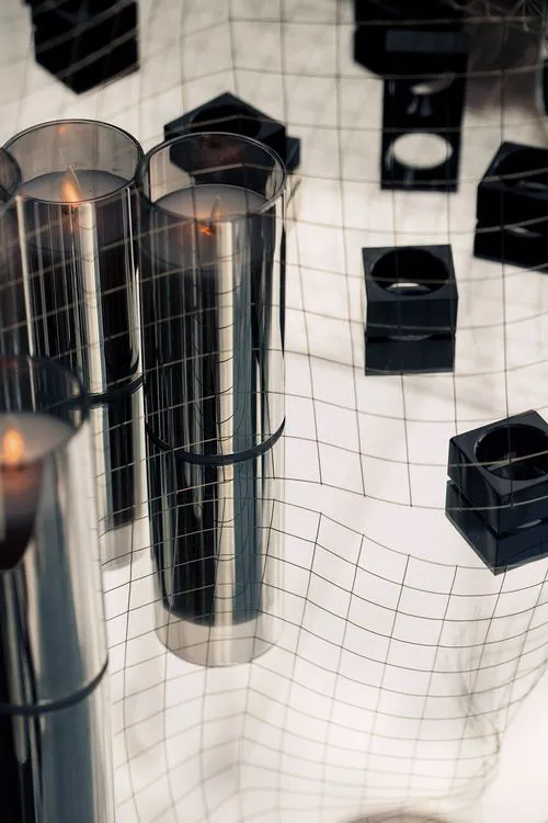 Дымчатый сет за круглым столом