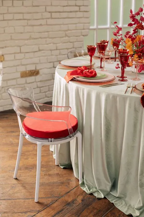 Эвкалиптовый бархат на круглом столе