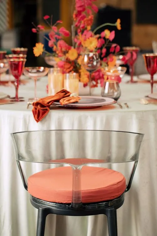 Эвкалиптовый бархат на круглом столе