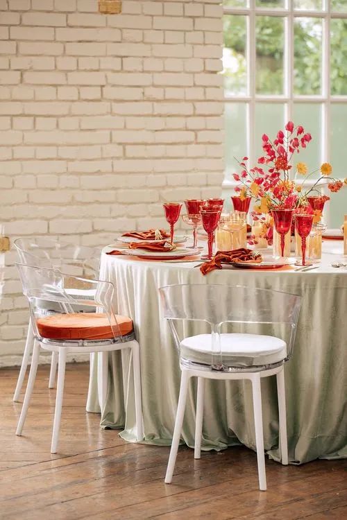 Эвкалиптовый бархат на круглом столе