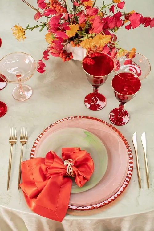 Эвкалиптовый бархат на круглом столе