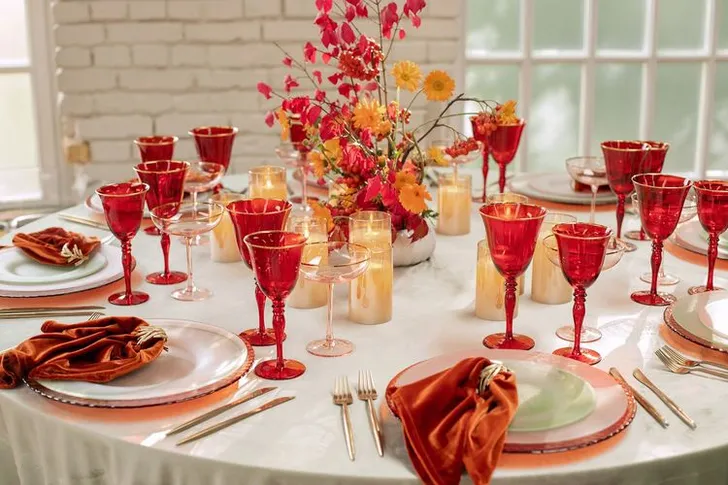 Эвкалиптовый бархат на круглом столе