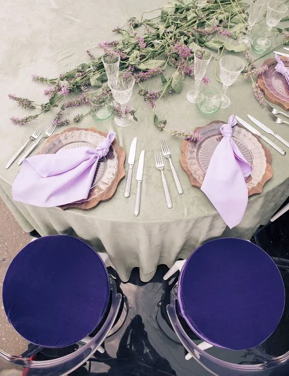 Эвкалиптовый сет за круглым столом