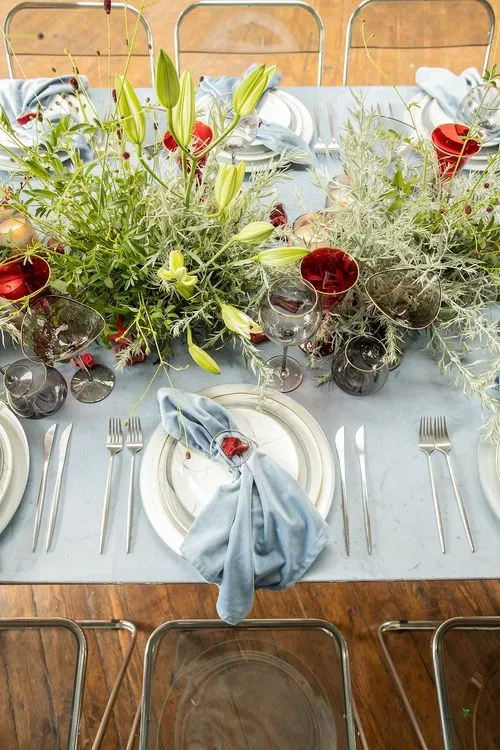 Эвкалиптовый сет за прямоугольным столом