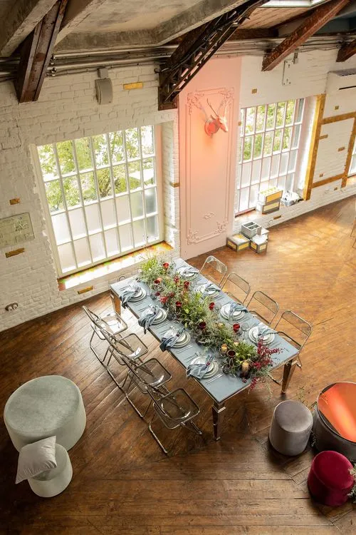 Эвкалиптовый сет за прямоугольным столом