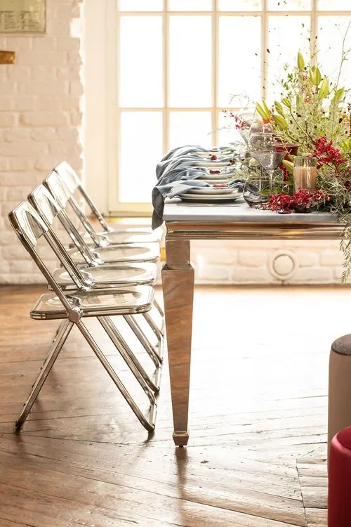 Эвкалиптовый сет за прямоугольным столом