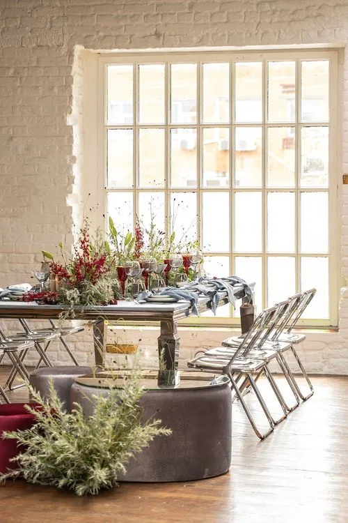 Эвкалиптовый сет за прямоугольным столом