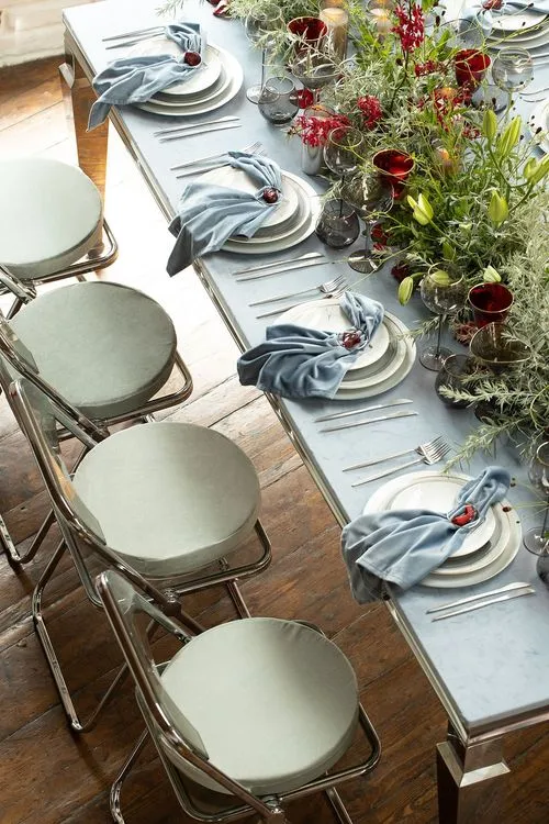 Эвкалиптовый сет за прямоугольным столом