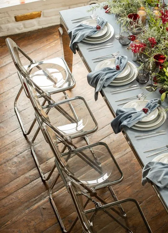 Эвкалиптовый сет за прямоугольным столом