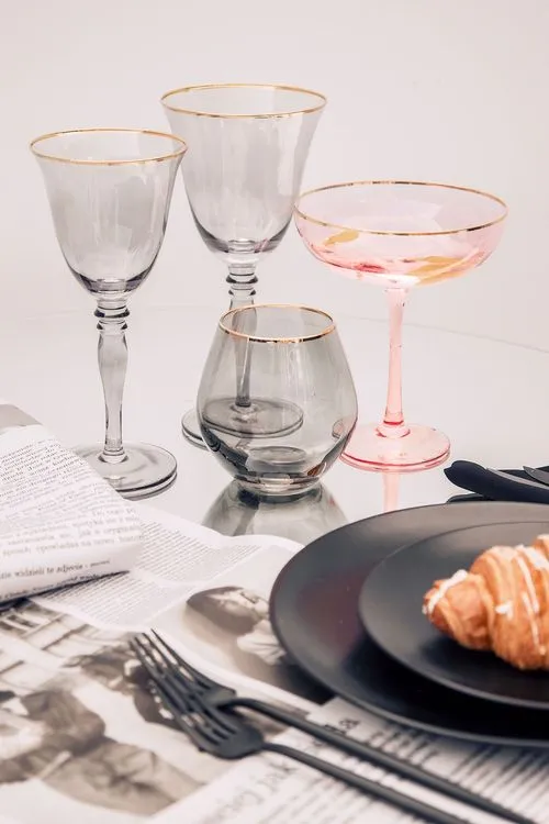 Графичный сет с черными тарелками