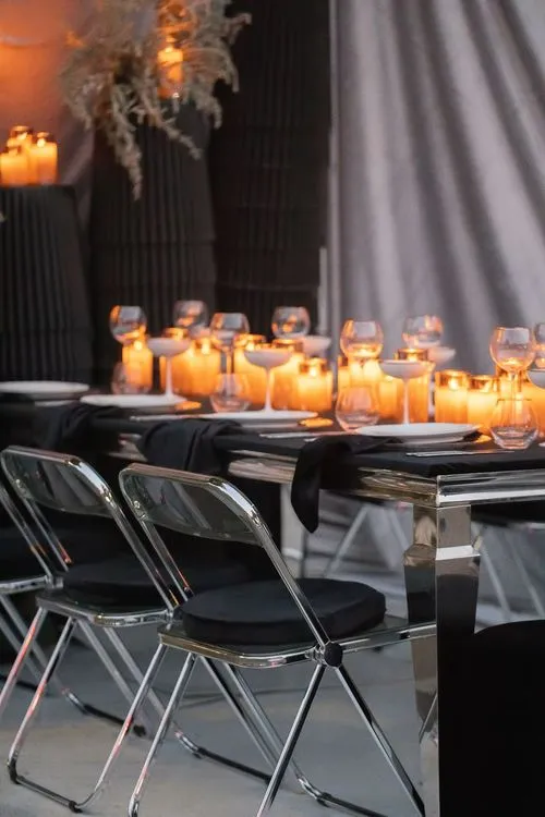 Графичный сет за прямоугольным столом