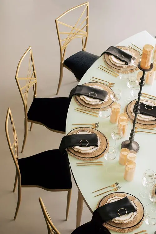 Красно-черный сет за столом-волна