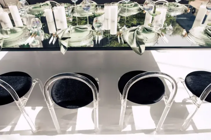 Матча-сет за зеркальным прямоугольным столом