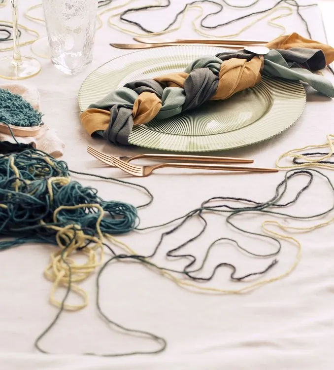 Нежно-зеленый сет с пяльцами