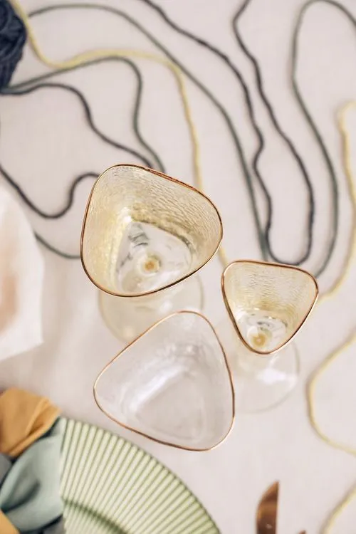 Нежно-зеленый сет с пяльцами