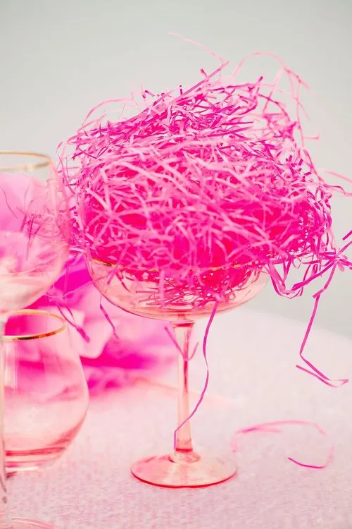 Очень розовый сет за круглым столом