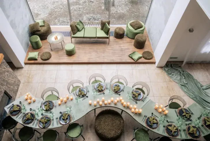 Папоротниковый сет за столом-волна