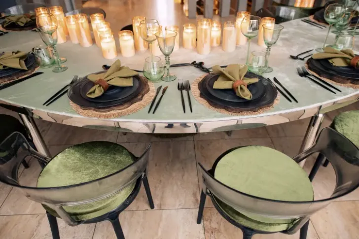 Папоротниковый сет за столом-волна