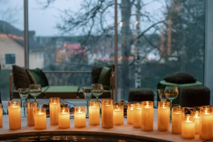 Папоротниковый сет за столом-волна