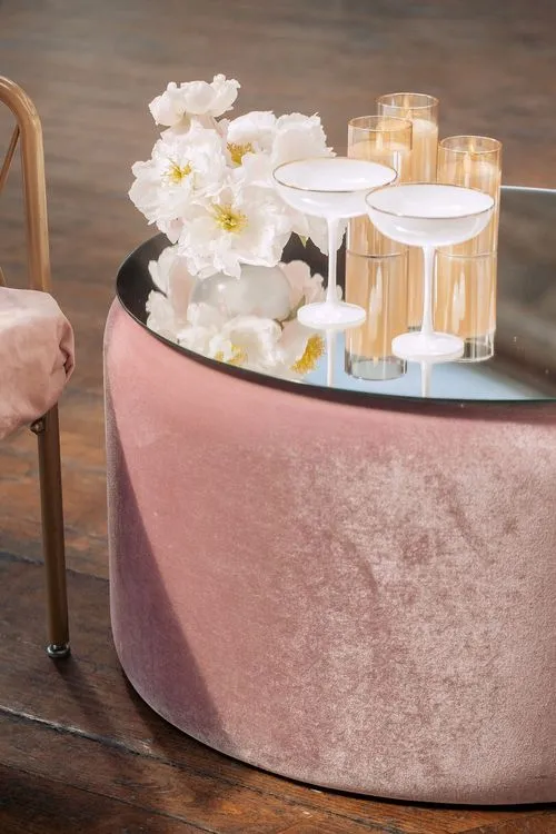 Персиково-лавандовый сет за столом-гусеница