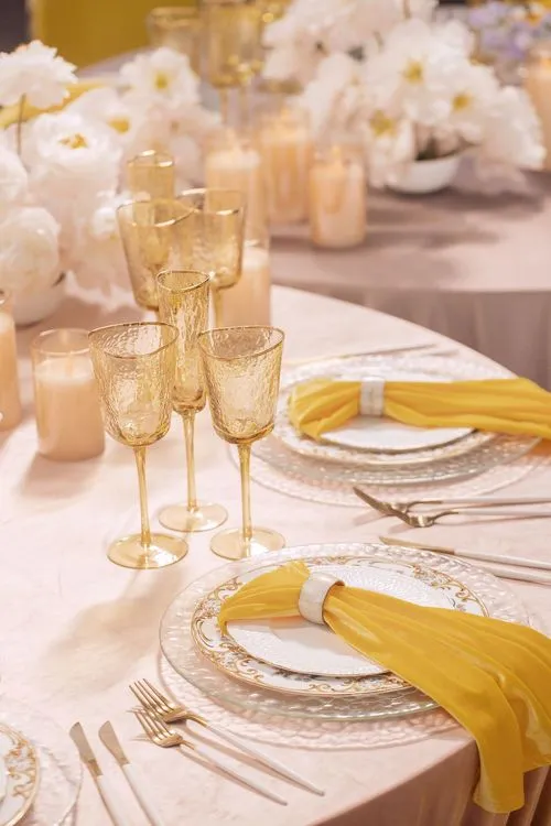 Персиково-лавандовый сет за столом-гусеница