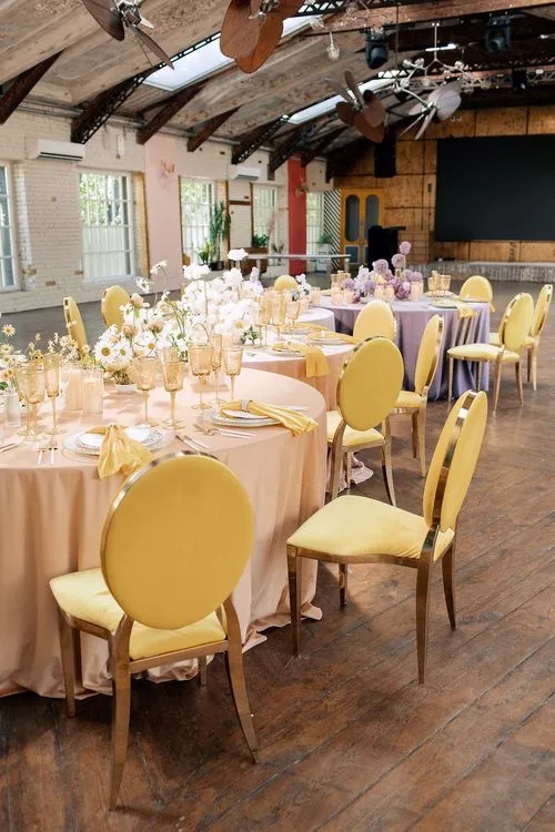 Персиково-лавандовый сет за столом-гусеница