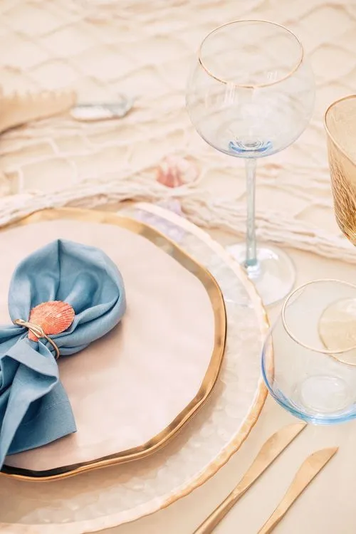 Персиковый сет с голубыми акцентами