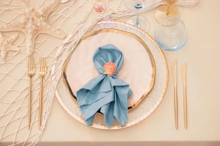 Персиковый сет с голубыми акцентами