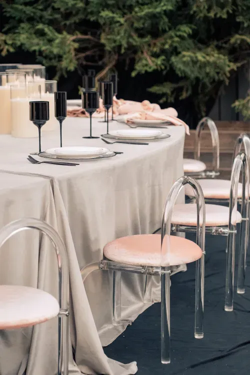 Розово-серый сет за столом-волна