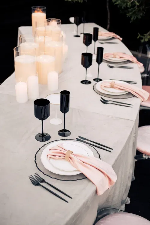 Розово-серый сет за столом-волна