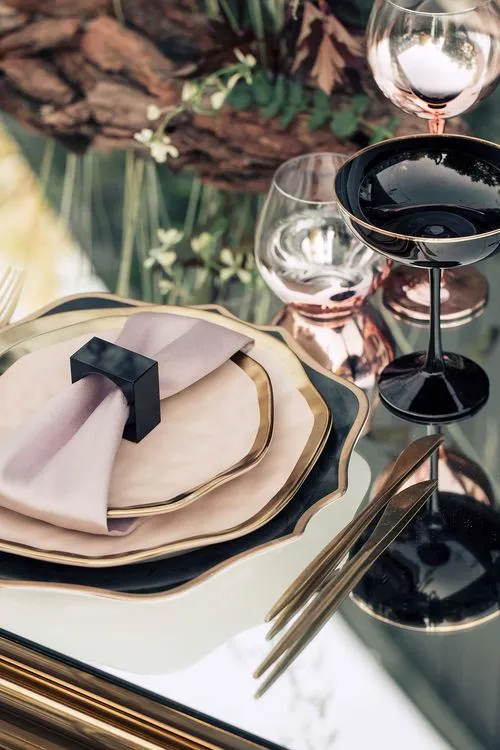 Сет за зеркальный прямоугольным столом