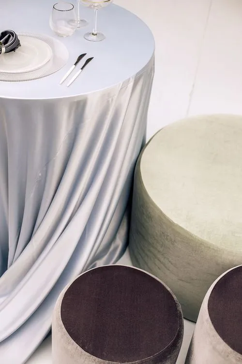 Стальной-серый сет с пуфами