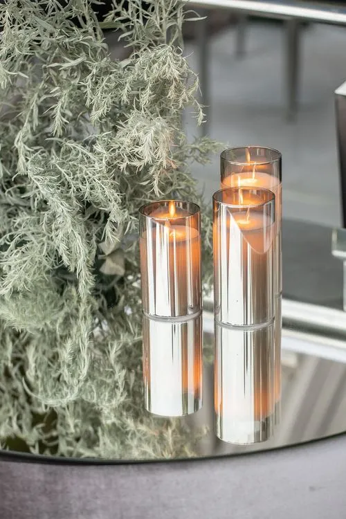 Зеркальный сет за прямоугольным столом