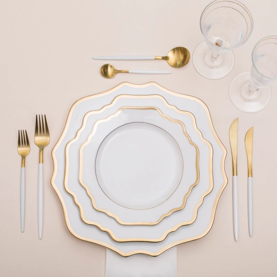 The more tableware, the better
